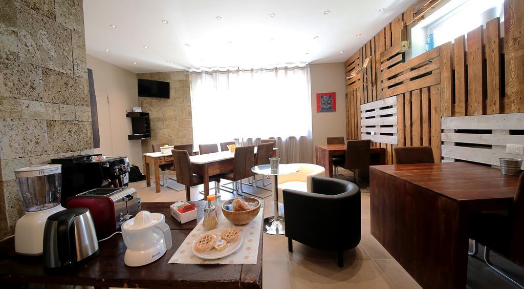 Affittacamere Smile Accomodation Aosta Exterior foto