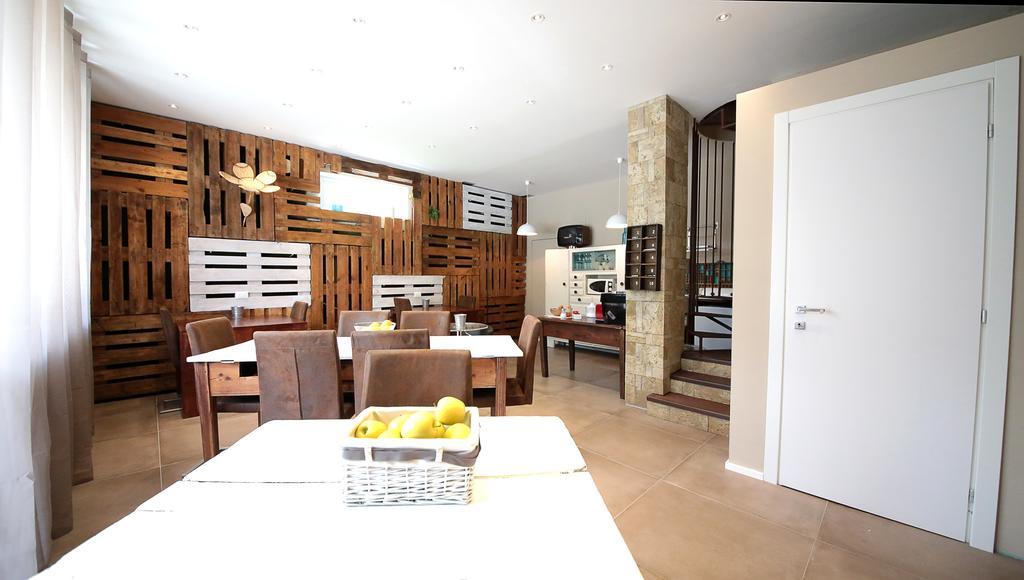 Affittacamere Smile Accomodation Aosta Exterior foto
